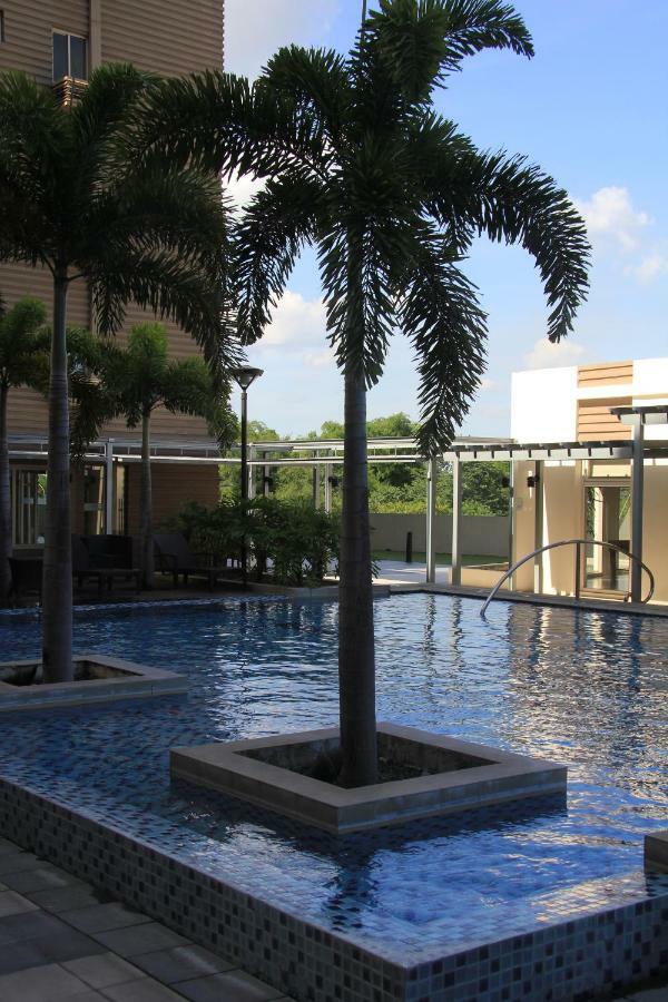 Marquee Residences Angeles Exterior foto